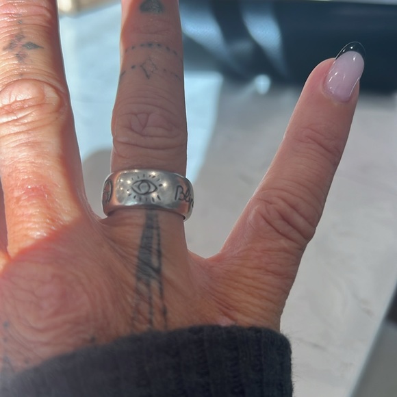 Gucci Blind For Love Engraved Ring - Picture 3 of 3